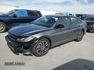 2025 Volkswagen Jetta Sport z VIN 3VWBX7BU2SM043894, wystawiony jako Copart lot #47974105 z przebiegiem 739 mil mil oraz Szkoda całkowita • Salvage title. Historia ofert i sprzedaży dostępna na DreamBid. Obrazek 1.
