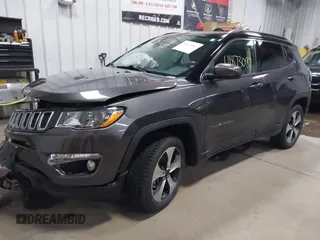 2019 Jeep Compass Latitude z VIN 3C4NJDBB3KT828901, wystawiony jako IAAI lot #41873087 z przebiegiem 49 107 mil mil oraz . Historia ofert i sprzedaży dostępna na DreamBid. Obrazek 19.