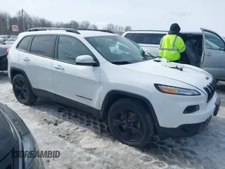 2015 Jeep Cherokee Latitude z VIN 1C4PJMCB3FW794479, wystawiony jako IAAI lot #41680588 z przebiegiem 80 393 mil mil oraz . Historia ofert i sprzedaży dostępna na DreamBid. Obrazek 1.