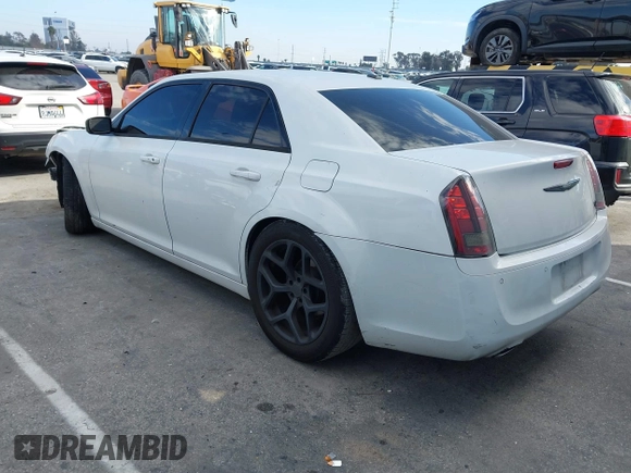 2014 Chrysler 300 S z VIN 2C3CCABG5EH344712, wystawiony jako IAAI lot #41594011 z przebiegiem 173 310 mil mil oraz . Historia ofert i sprzedaży dostępna na DreamBid. Obrazek 3.