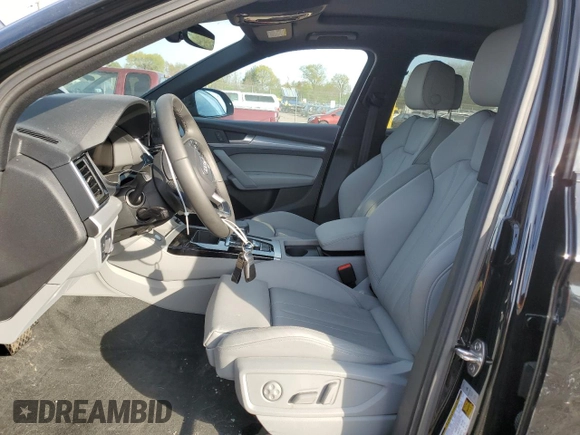 2024 Audi Q5 S line Premium z VIN WA1GAAFY6R2112201, wystawiony jako Copart lot #54532985 z przebiegiem 10 795 mil mil oraz Szkoda całkowita • Salvage title. Historia ofert i sprzedaży dostępna na DreamBid. Obrazek 7.