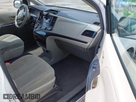 2011 Toyota Sienna with VIN 5TDZK3DCXBS011806, listed as a IAAI auction lot 41999946 with 219,907 mi miles. Bid and sale history available at carsss.com. Image 5.