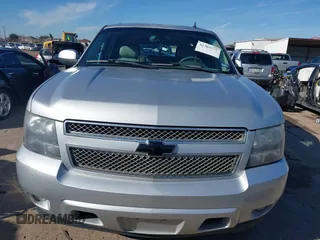 2014 Chevrolet Suburban LT with VIN 1GNSCJE0XER131638, listed as a IAAI auction lot 41305777 with 200,962 mi miles. Bid and sale history available at carsss.com. Image 12.