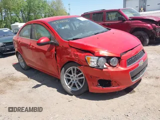 2012 Chevrolet Sonic LT z VIN 1G1JC5SH0C4152264, wystawiony jako IAAI lot #42240330 z przebiegiem 129 458 mil mil oraz . Historia ofert i sprzedaży dostępna na DreamBid. Obrazek 1.
