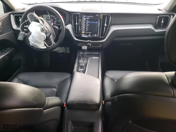 2019 Volvo XC60 Momentum with VIN LYV102DK1KB176721, listed as a Copart auction lot 81623244 with 72,640 mi miles and Salvage Title. Bid and sale history available at carsss.com. Image 8.
