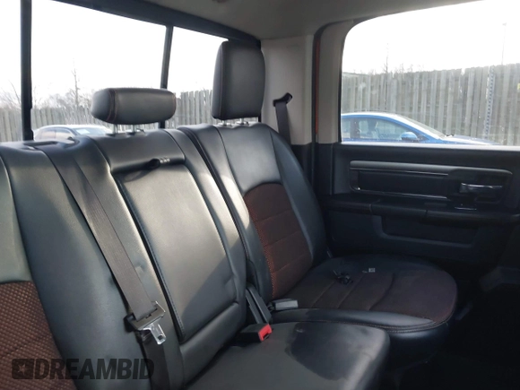 2017 Ram 1500 Night z VIN 1C6RR7MT6HS570778, wystawiony jako IAAI lot #41596704 z przebiegiem 122 878 mil mil oraz . Historia ofert i sprzedaży dostępna na DreamBid. Obrazek 8.