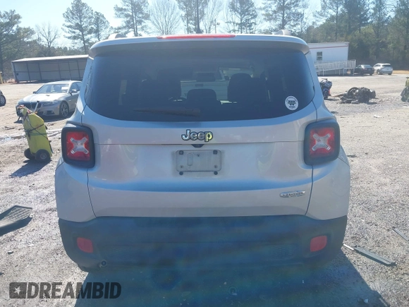 2015 Jeep Renegade Latitude with VIN ZACCJABT1FPB80079, listed as a IAAI auction lot 41768086 with 125,467 mi miles. Bid and sale history available at carsss.com. Image 16.