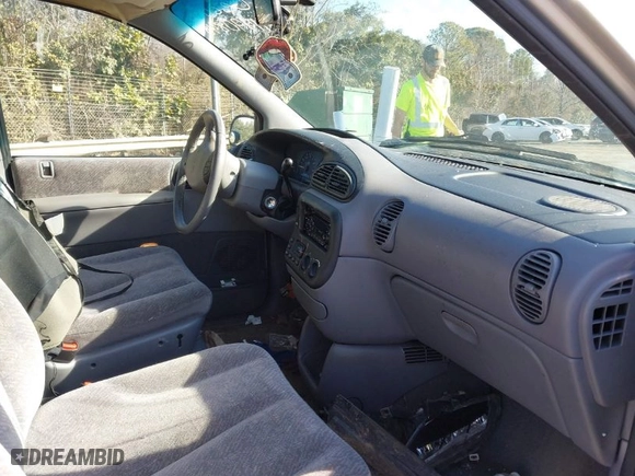2000 Dodge Caravan SE with VIN 2B4GP44G4YR634404, listed as a IAAI auction lot 41490848 with 134,613 mi miles. Bid and sale history available at carsss.com. Image 5.