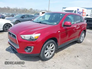 2015 Mitsubishi Outlander ES z VIN 4A4AR3AU0FE007080, wystawiony jako IAAI lot #42053568 z przebiegiem 127 756 mil mil oraz . Historia ofert i sprzedaży dostępna na DreamBid. Obrazek 2.