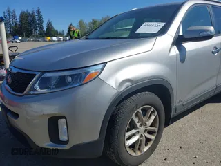 2014 Kia Sorento LX with VIN 5XYKTDA68EG481238, listed as a IAAI auction lot 42055425 with 106,248 mi miles. Bid and sale history available at carsss.com. Image 6.