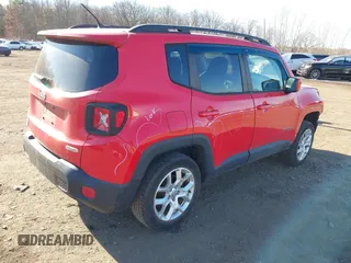 2017 Jeep Renegade Latitude with VIN ZACCJBBB2HPF91832, listed as a IAAI auction lot 41432771 with 32,601 mi miles. Bid and sale history available at carsss.com. Image 4.