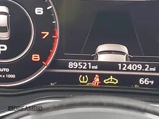 2018 Audi A4 Premium Plus z VIN WAUENAF43JN012300, wystawiony jako IAAI lot #42175129 z przebiegiem 89 521 mil mil oraz . Historia ofert i sprzedaży dostępna na DreamBid. Obrazek 14.