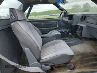 1987 Chevrolet El Camino SS z VIN 3GCCW80H7HS913746, wystawiony jako Copart lot #56333525 z przebiegiem 73 609 mil mil oraz Czysty tytuł • Clean title. Historia ofert i sprzedaży dostępna na DreamBid. Obrazek 10.