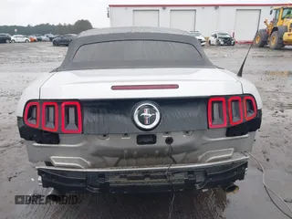 2013 Ford Mustang V6 with VIN 1ZVBP8EM4D5217006, listed as a IAAI auction lot 41560921 with 95,877 mi miles and . Bid and sale history available at DreamBid. Image 17.