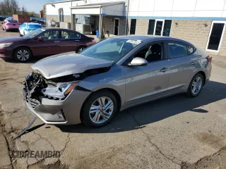 2020 Hyundai Elantra Value Edition z VIN KMHD84LF7LU077488, wystawiony jako Copart lot #53367835 z przebiegiem 141 560 mil mil oraz Szkody całkowita. Historia ofert i sprzedaży dostępna na DreamBid. Obrazek 1.