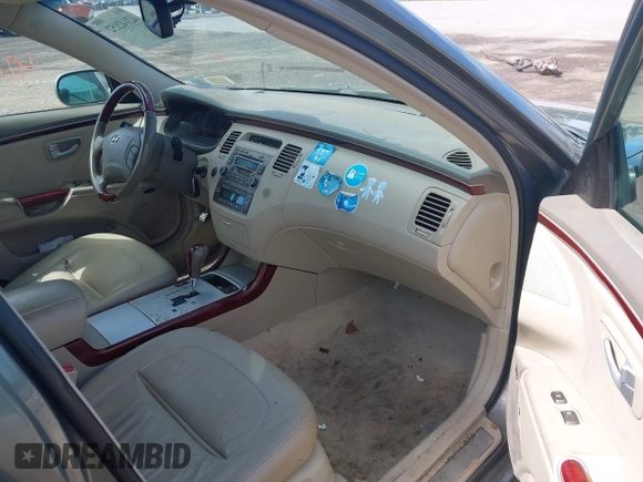2006 Hyundai Azera SE with VIN KMHFC46F26A132762, listed as a IAAI auction lot 42142152 with 165,673 mi miles and . Bid and sale history available at DreamBid. Image 5.