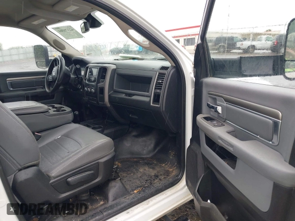 2018 Ram 2500 Tradesman z VIN 3C6MR5AJ8JG127319, wystawiony jako IAAI lot #42378584 z przebiegiem 132 406 mil mil oraz . Historia ofert i sprzedaży dostępna na DreamBid. Obrazek 5.