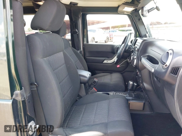 2012 Jeep Wrangler Sahara z VIN 1C4AJWBGXCL100527, wystawiony jako IAAI lot #42394623 z przebiegiem 126 097 mil mil oraz . Historia ofert i sprzedaży dostępna na DreamBid. Obrazek 5.