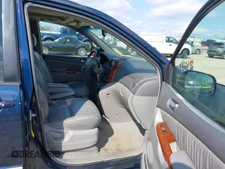 2004 Toyota Sienna XLE z VIN 5TDBA22C84S003370, wystawiony jako IAAI lot #41538603 z przebiegiem 208 543 mil mil oraz . Historia ofert i sprzedaży dostępna na DreamBid. Obrazek 5.