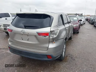 2015 Toyota Highlander Limited z VIN 5TDYKRFH9FS052053, wystawiony jako IAAI lot #41567437 z przebiegiem 42 464 mil mil oraz . Historia ofert i sprzedaży dostępna na DreamBid. Obrazek 4.