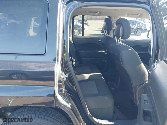 2014 Jeep Patriot Latitude with VIN 1C4NJRFB0ED661625, listed as a IAAI auction lot 41856277 with 62,781 mi miles. Bid and sale history available at carsss.com. Image 8.