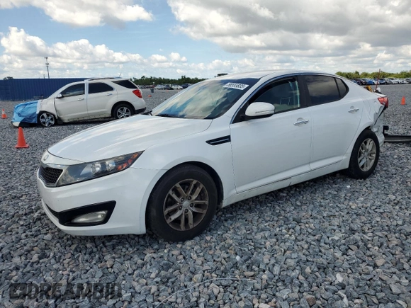 2013 Kia Optima LX z VIN KNAGM4A74D5380729, wystawiony jako Copart lot #56555835 z przebiegiem 126 904 mil mil oraz Szkoda całkowita • Salvage title. Historia ofert i sprzedaży dostępna na DreamBid. Obrazek 1.