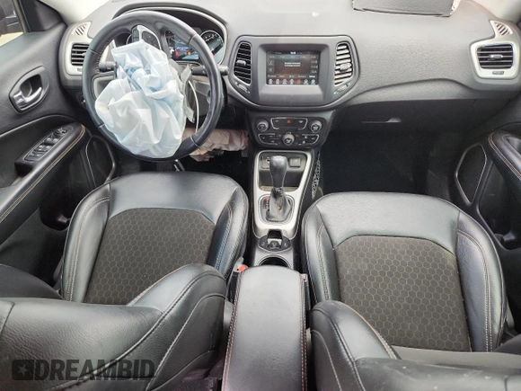 2020 Jeep Compass Latitude z VIN 3C4NJCBB8LT169922, wystawiony jako Copart lot #63466865 z przebiegiem 129 245 mil mil oraz Szkoda całkowita • Salvage title. Historia ofert i sprzedaży dostępna na DreamBid. Obrazek 8.
