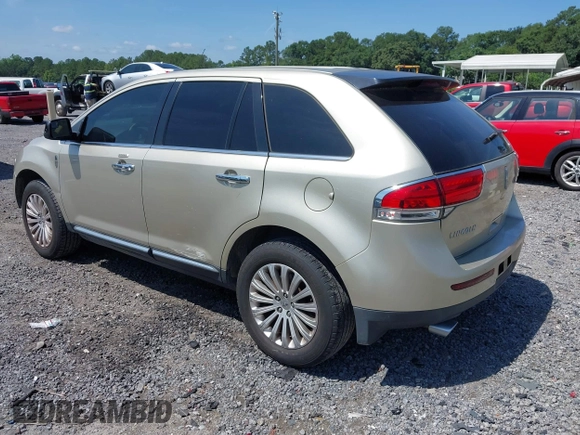 2011 Lincoln MKX z VIN 2LMDJ6JK0BBJ07844, wystawiony jako IAAI lot #42468410 z przebiegiem 207 298 mil mil oraz . Historia ofert i sprzedaży dostępna na DreamBid. Obrazek 3.