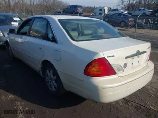 2002 Toyota Avalon XL with VIN 4T1BF28B82U233060, listed as a IAAI auction lot 41640193 with 224,429 mi miles. Bid and sale history available at carsss.com. Image 3.