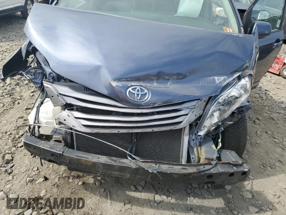 2017 Toyota Sienna XLE Auto Access Seat with VIN 5TDYZ3DCXHS825115, listed as a Copart auction lot 70457474 with Not provided miles and Salvage title. Bid and sale history available at DreamBid. Image 12.