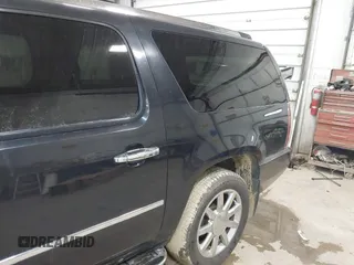 2012 GMC Yukon XL Denali with VIN 1GKS2MEF9CR323393, listed as a IAAI auction lot 41983097 with Not Provided miles. Bid and sale history available at carsss.com. Image 6.