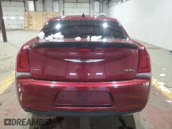 2019 Chrysler 300 S z VIN 2C3CCAGG1KH632103, wystawiony jako Copart lot #44541055 z przebiegiem 113 501 mil mil oraz Szkoda całkowita • Salvage title. Historia ofert i sprzedaży dostępna na DreamBid. Obrazek 6.