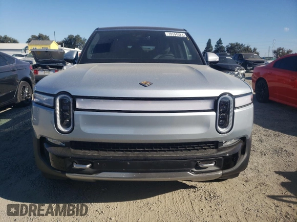 2024 Rivian R1S Adventure z VIN 7PDSGBBA5RN044560, wystawiony jako Copart lot #70594924 z przebiegiem 2449 mil mil oraz Szkody całkowita. Historia ofert i sprzedaży dostępna na DreamBid. Obrazek 5.