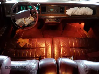 1994 Lincoln Town Car Executive z VIN 1LNLM81W9RY755340, wystawiony jako Copart lot #68571884 z przebiegiem 167 150 mil mil oraz Szkody całkowita. Historia ofert i sprzedaży dostępna na DreamBid. Obrazek 8.