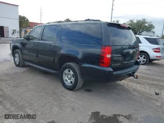2010 Chevrolet Suburban LS with VIN 1GNUKHE38AR190423, listed as a IAAI auction lot 41655080 with 215,187 mi miles. Bid and sale history available at carsss.com. Image 3.
