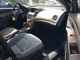 2014 Chevrolet Cruze 1LT z VIN 1G1PC5SB1E7153107, wystawiony jako IAAI lot #42224498 z przebiegiem 123 348 mil mil oraz . Historia ofert i sprzedaży dostępna na DreamBid. Obrazek 5.