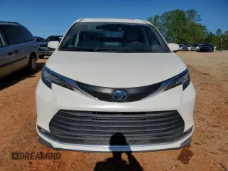 2021 Toyota Sienna XLE with VIN 5TDYRKEC5MS009173, listed as a Copart auction lot 52110265 with 81,880 mi miles and Salvage Title. Bid and sale history available at carsss.com. Image 5.
