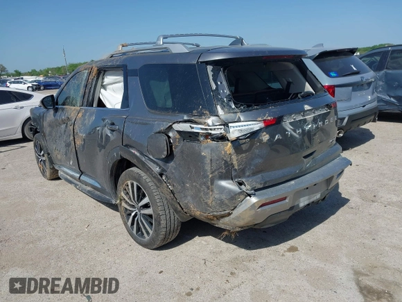 2023 Nissan Pathfinder Platinum с VIN 5N1DR3DJ1PC270631, выставлен на аукционе IAAI как лот 41994040 с пробегом 42 566 миль миль и . История ставок и продаж доступна на DreamBid. Изображение 3.