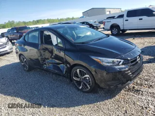2023 Nissan Versa SR z VIN 3N1CN8FV2PL828180, wystawiony jako Copart lot #54613055 z przebiegiem 41 967 mil mil oraz Szkoda całkowita • Salvage title. Historia ofert i sprzedaży dostępna na DreamBid. Obrazek 4.