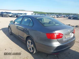 2012 Volkswagen Jetta S с VIN 3VW2K7AJ3CM335903, выставлен на аукционе IAAI как лот 42248250 с пробегом 142 826 миль миль и . История ставок и продаж доступна на DreamBid. Изображение 3.