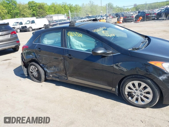 2016 Hyundai Elantra z VIN KMHD35LHXGU275560, wystawiony jako IAAI lot #42102381 z przebiegiem 35 572 mil mil oraz . Historia ofert i sprzedaży dostępna na DreamBid. Obrazek 6.