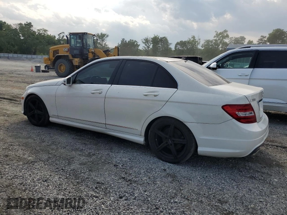 2012 Mercedes-Benz C 300 Sport z VIN WDDGF8BB1CA601416, wystawiony jako Copart lot #60269945 z przebiegiem 195 941 mil mil oraz Czysty tytuł • Clean title. Historia ofert i sprzedaży dostępna na DreamBid. Obrazek 2.