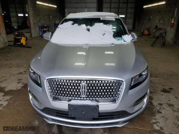 2019 Lincoln MKC Standard with VIN 5LMCJ1D98KUL30031, listed as a Copart auction lot 86612144 with 0 mi miles and Salvage Title. Bid and sale history available at carsss.com. Image 5.