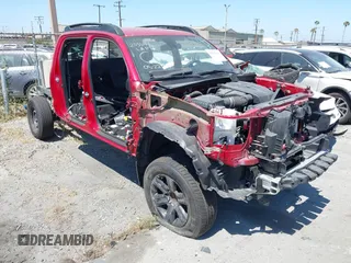 2022 Toyota Tacoma SR5 z VIN 3TMBZ5DN1NM035345, wystawiony jako IAAI lot #42355349 z przebiegiem 27 711 mil mil oraz . Historia ofert i sprzedaży dostępna na DreamBid. Obrazek 1.