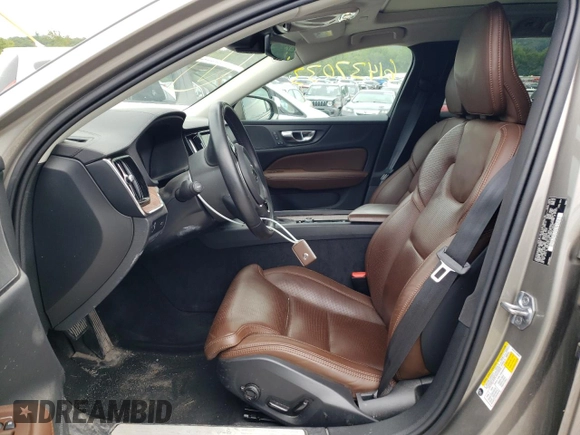 2020 Volvo V60 z VIN YV4102WK8L1036653, wystawiony jako Copart lot #61437033 z przebiegiem 35 446 mil mil oraz . Historia ofert i sprzedaży dostępna na DreamBid. Obrazek 7.