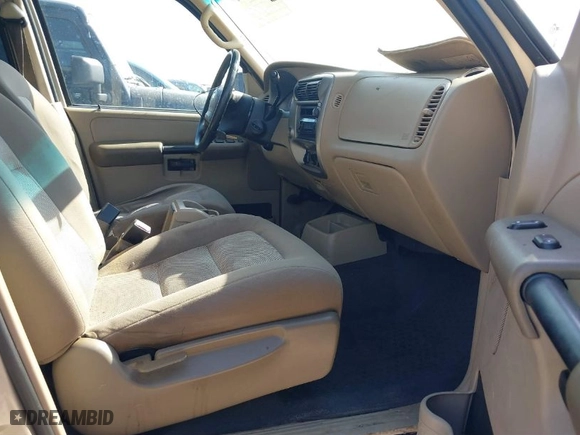 2005 Ford Explorer Sport Trac XLS with VIN 1FMZU67K75UB60359, listed as a IAAI auction lot 41805854 with 174,352 mi miles. Bid and sale history available at carsss.com. Image 5.
