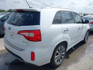 2015 Kia Sorento SX Limited with VIN 5XYKW4A73FG639051, listed as a IAAI auction lot 42106446 with 145,981 mi miles. Bid and sale history available at carsss.com. Image 4.