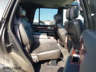 2006 Lincoln Navigator Luxury with VIN 5LMFU27536LJ25912, listed as a IAAI auction lot 42004689 with 160,020 mi miles. Bid and sale history available at carsss.com. Image 8.