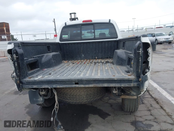 2005 Toyota Tacoma z VIN 5TEUU42N35Z060609, wystawiony jako IAAI lot #42119427 z przebiegiem 245 280 mil mil oraz . Historia ofert i sprzedaży dostępna na DreamBid. Obrazek 6.