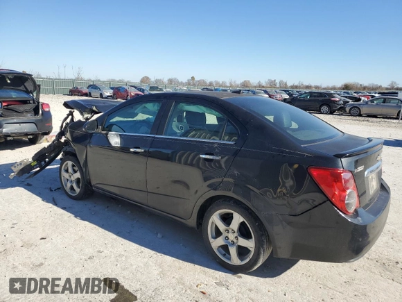 2013 Chevrolet Sonic LTZ z VIN 1G1JE5SH5D4121345, wystawiony jako Copart lot #83672124 z przebiegiem 109 428 mil mil oraz Szkoda całkowita • Salvage title. Historia ofert i sprzedaży dostępna na DreamBid. Obrazek 2.